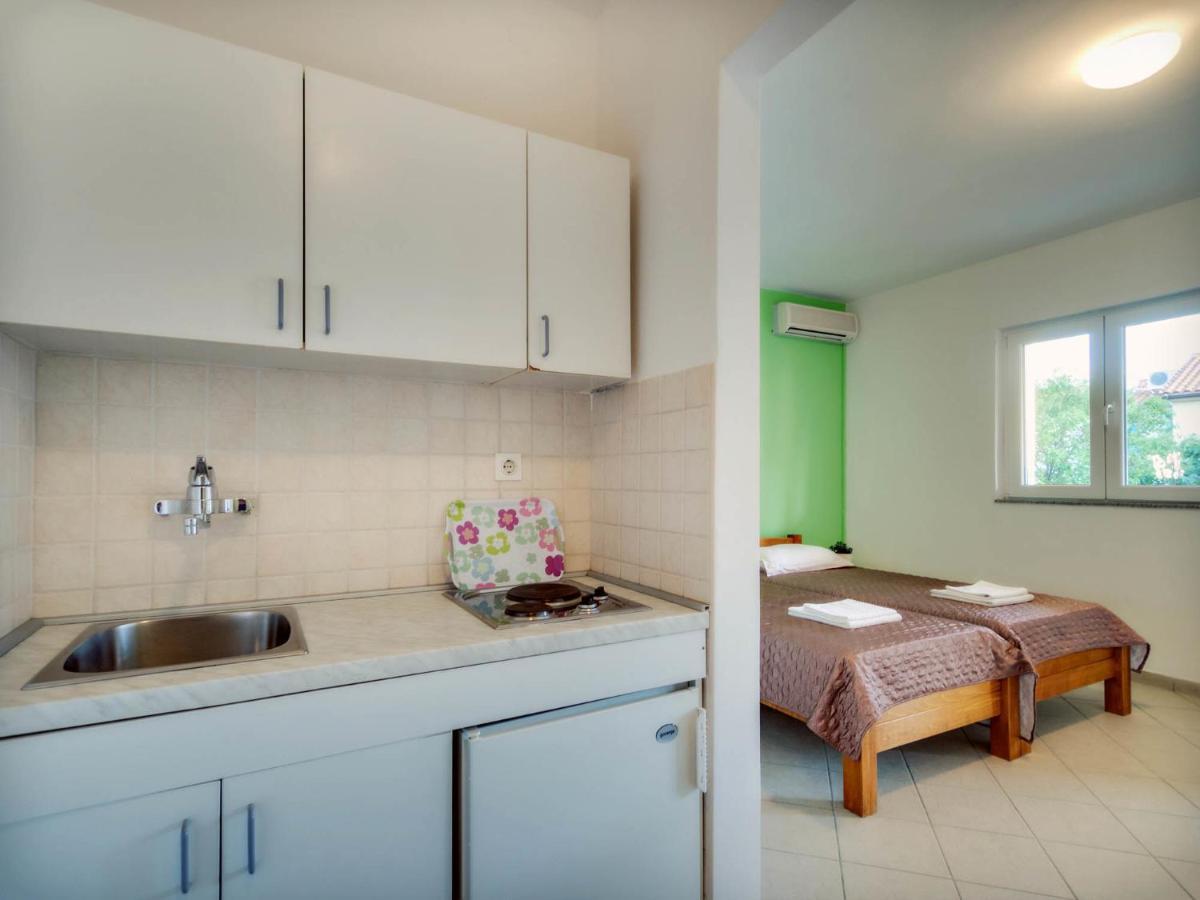 Apartments Zizic Vodice Kamer foto