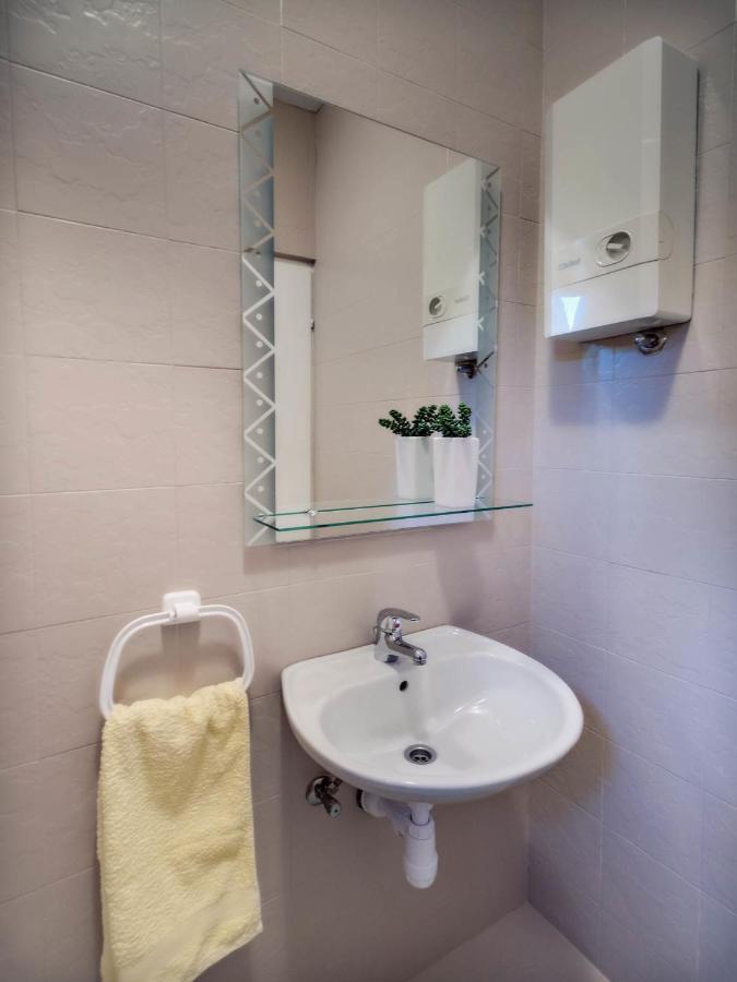 Apartments Zizic Vodice Kamer foto