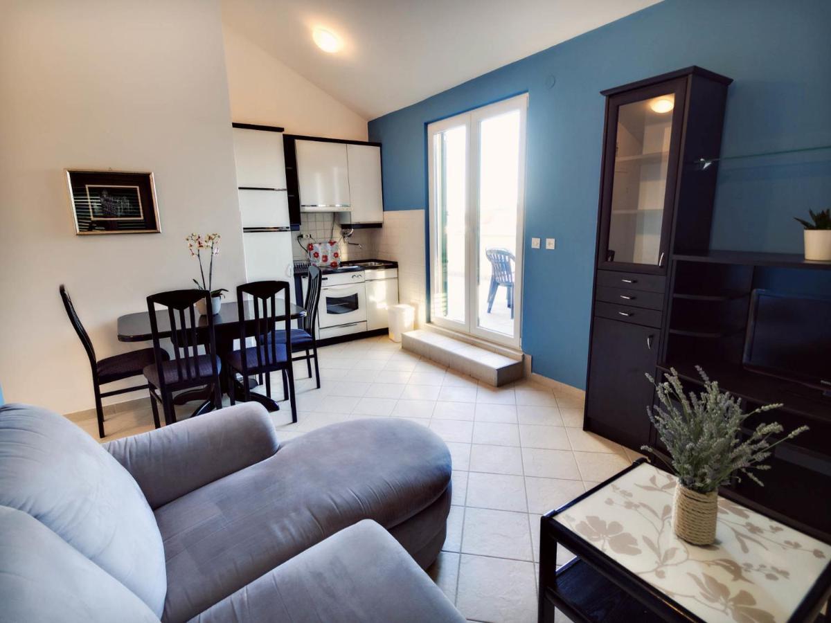 Apartments Zizic Vodice Kamer foto