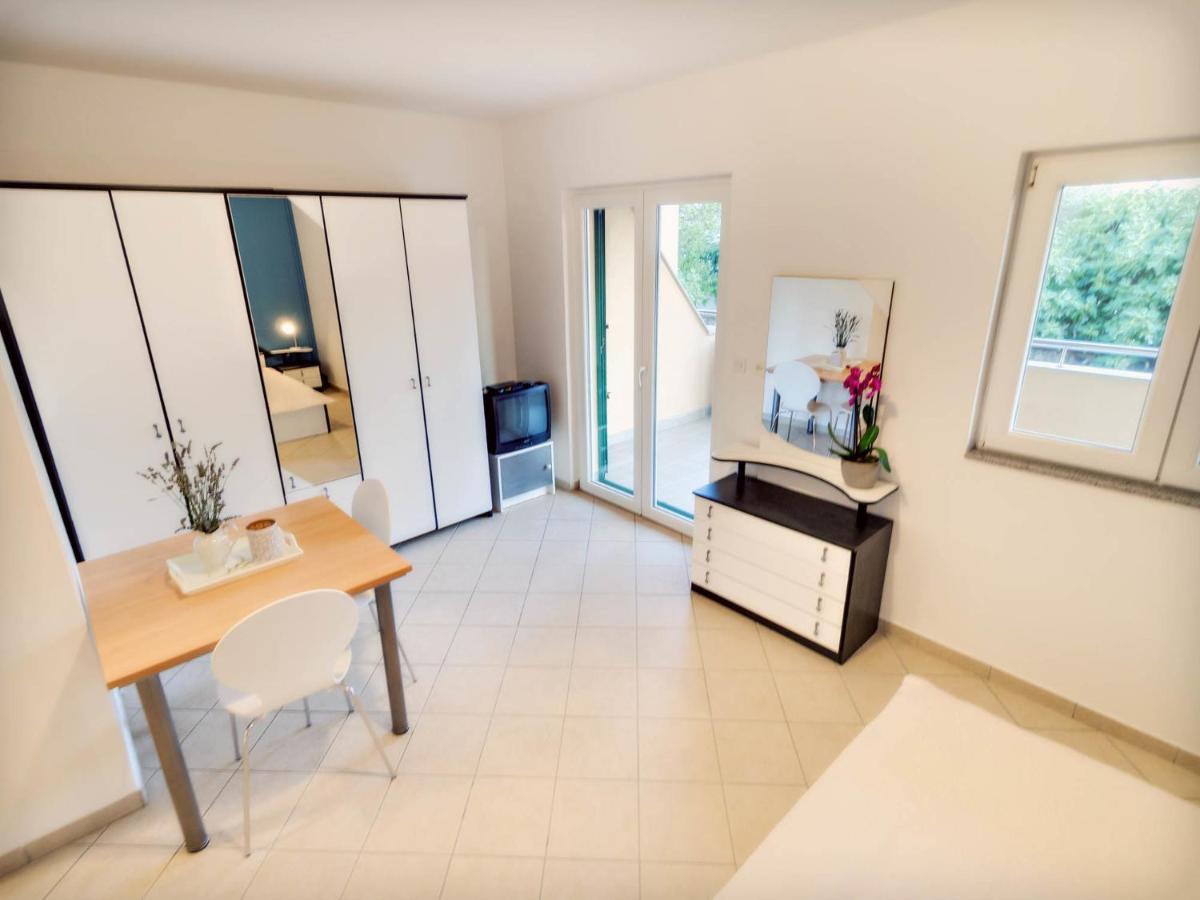 Apartments Zizic Vodice Kamer foto