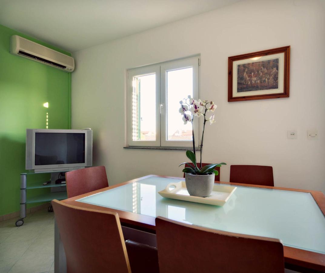 Apartments Zizic Vodice Kamer foto