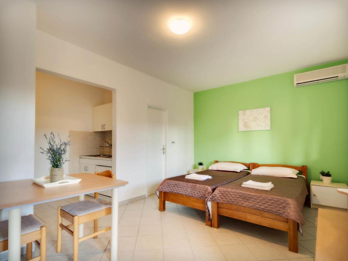 Apartments Zizic Vodice Kamer foto