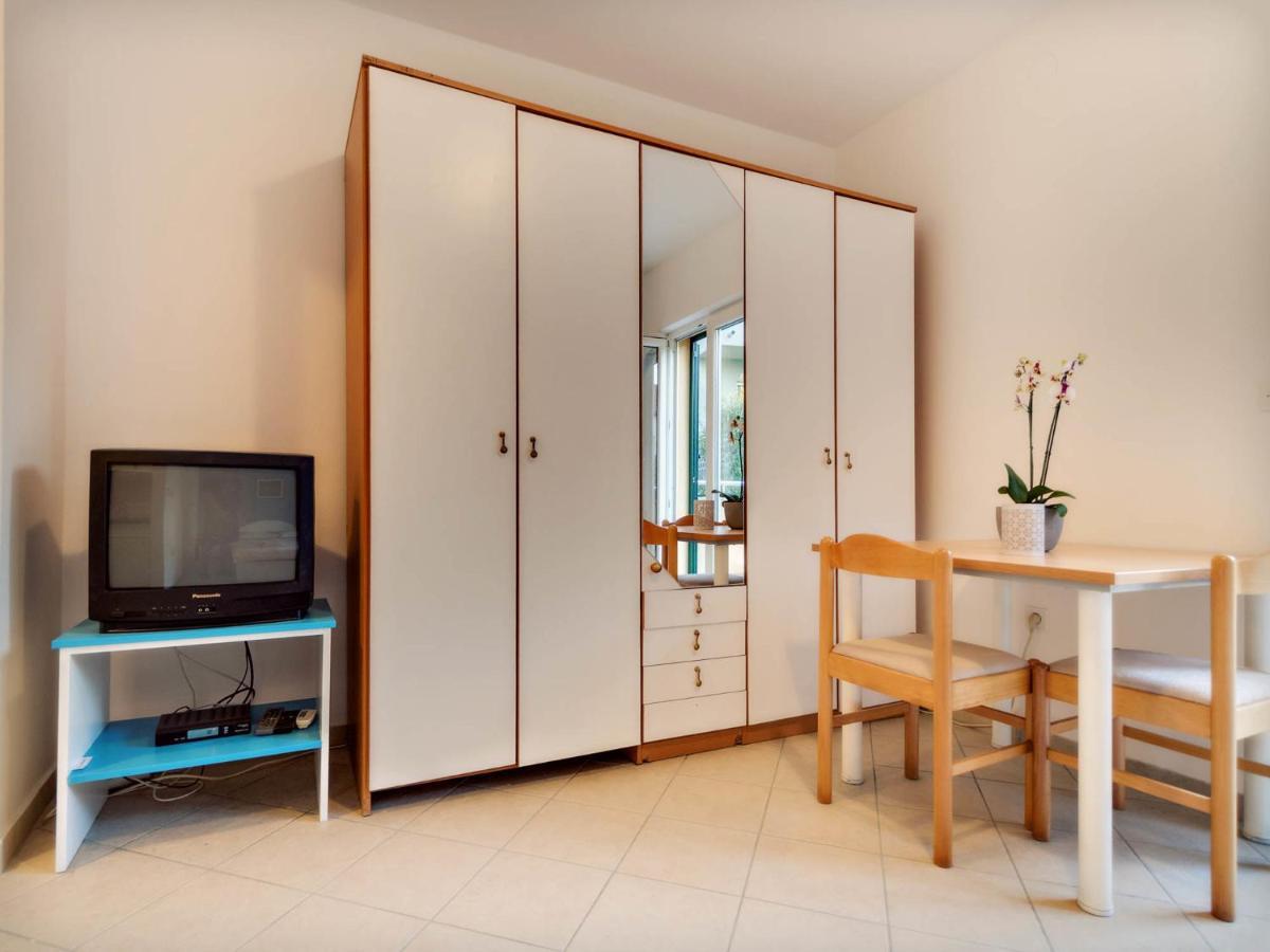 Apartments Zizic Vodice Kamer foto