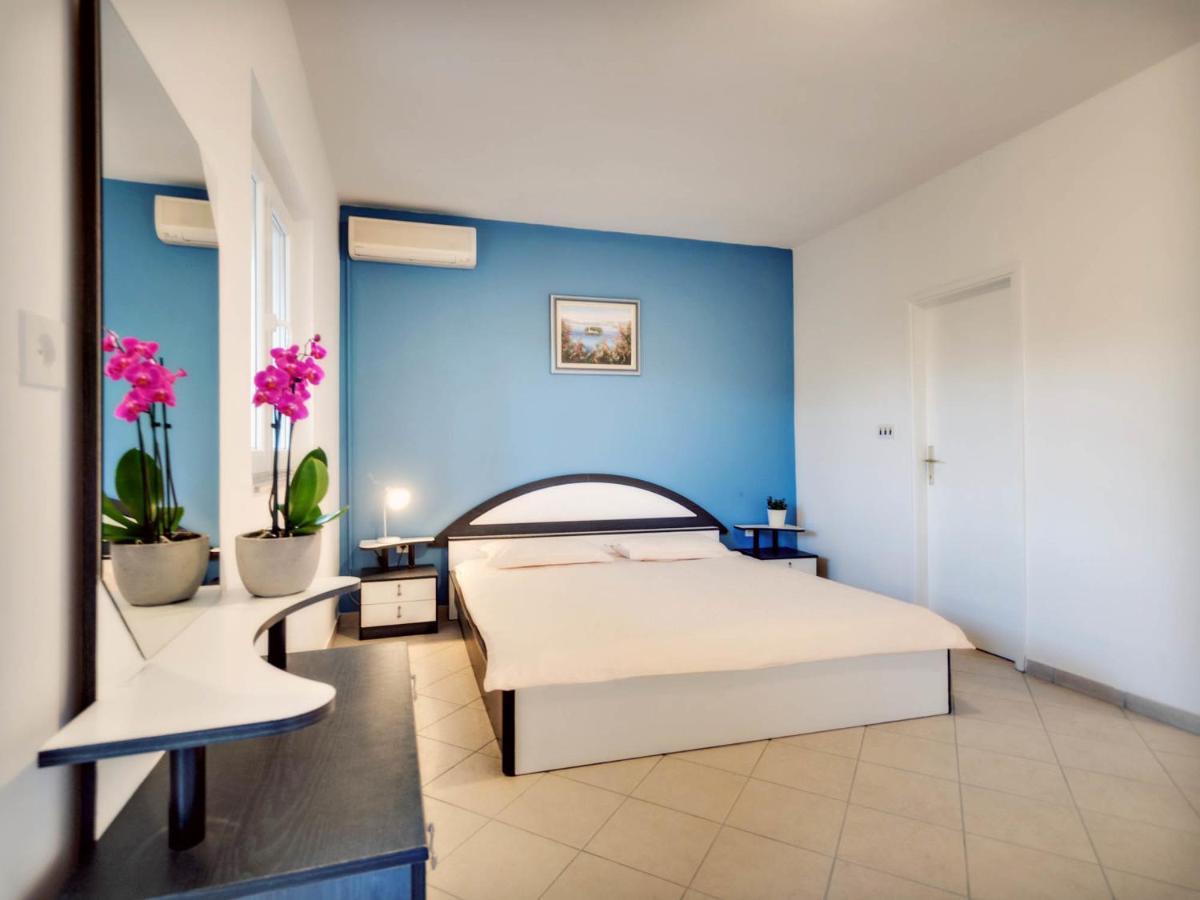 Apartments Zizic Vodice Kamer foto