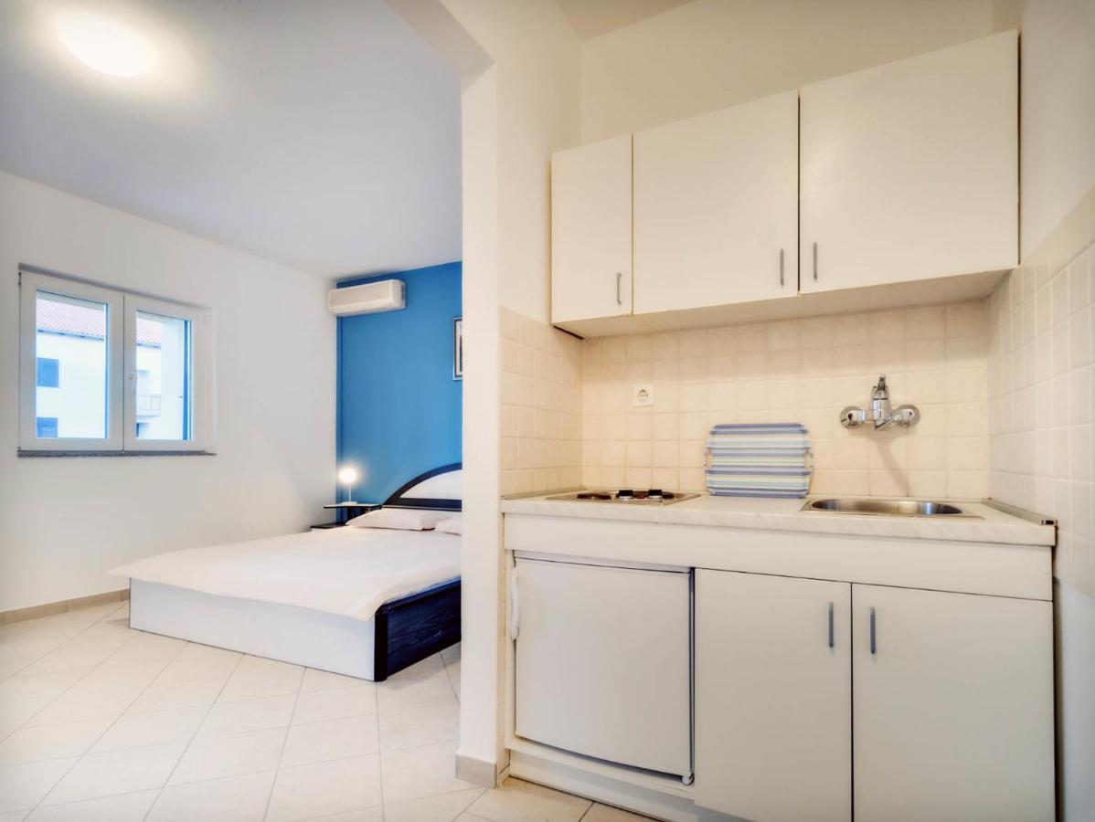 Apartments Zizic Vodice Kamer foto